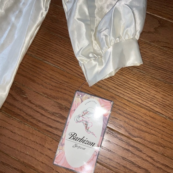 Vintage NWT Barbizon Cream Off-White Ivory Long Sleeve Night Gown with Lace - Picture 4 of 10